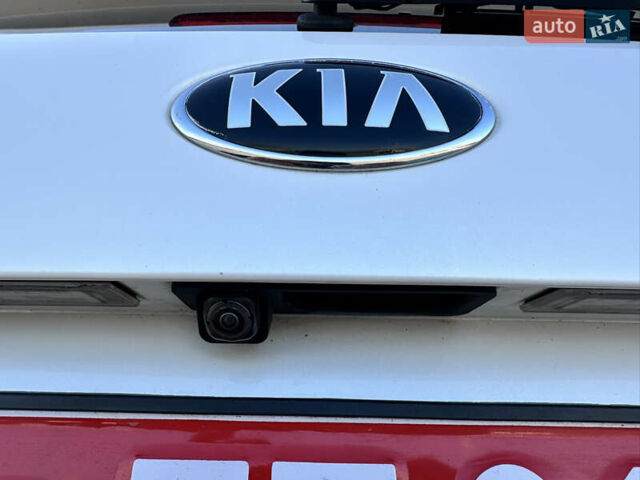 Белый Киа Соренто, объемом двигателя 2.2 л и пробегом 198 тыс. км за 21999 $, фото 19 на Automoto.ua