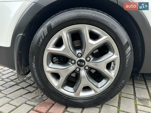 Кіа Соренто 2015 у Луцьку на Automoto.ua Білий Кіа Соренто, об'ємом двигуна 2.2 л та пробігом 150 тис. км за 23500 $, фото 110 на Automoto.ua
