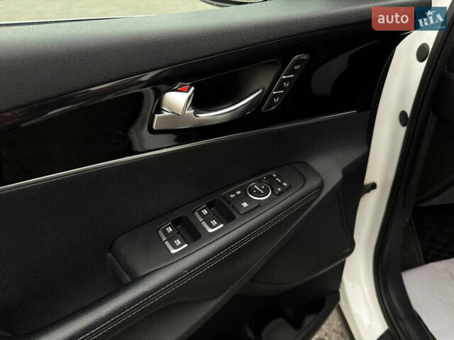 Білий Кіа Соренто, об'ємом двигуна 2.2 л та пробігом 135 тис. км за 24000 $, фото 28 на Automoto.ua