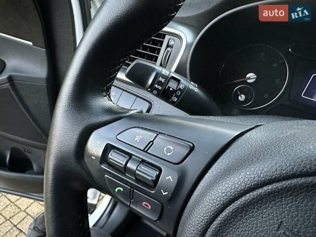 Белый Киа Соренто, объемом двигателя 2.2 л и пробегом 225 тыс. км за 19191 $, фото 105 на Automoto.ua