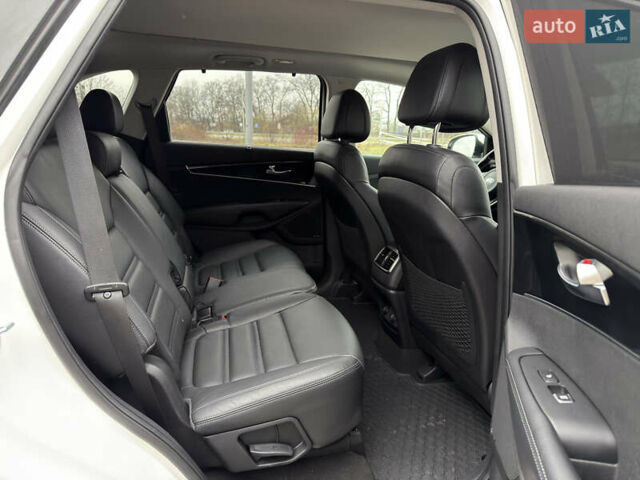 Білий Кіа Соренто, об'ємом двигуна 2.2 л та пробігом 135 тис. км за 24000 $, фото 48 на Automoto.ua