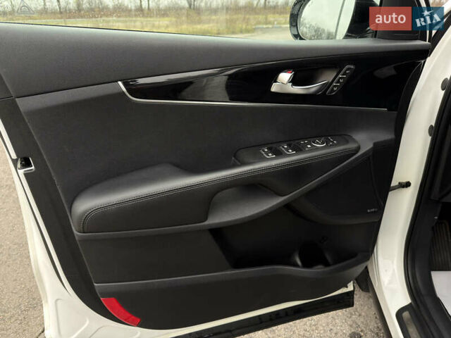 Білий Кіа Соренто, об'ємом двигуна 2.2 л та пробігом 135 тис. км за 24000 $, фото 29 на Automoto.ua