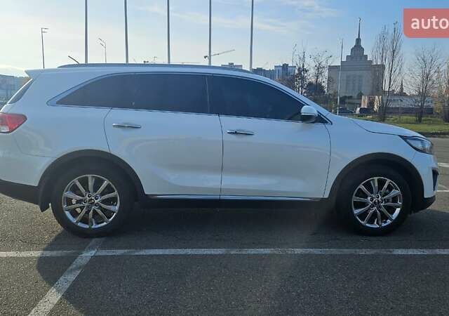 Білий Кіа Соренто, об'ємом двигуна 2.2 л та пробігом 216 тис. км за 19450 $, фото 1 на Automoto.ua