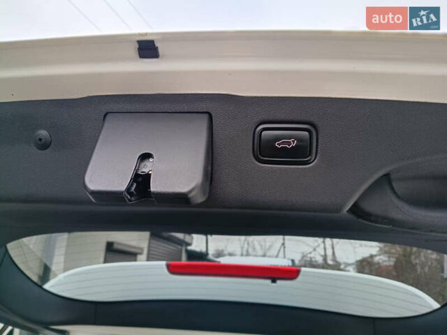 Білий Кіа Соренто, об'ємом двигуна 0 л та пробігом 220 тис. км за 19499 $, фото 23 на Automoto.ua