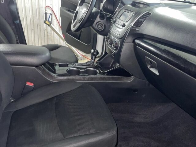 Белый Киа Соренто, объемом двигателя 2.4 л и пробегом 220 тыс. км за 13900 $, фото 9 на Automoto.ua