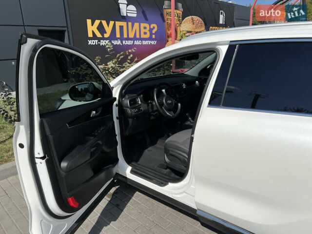 Белый Киа Соренто, объемом двигателя 2.2 л и пробегом 170 тыс. км за 20600 $, фото 5 на Automoto.ua