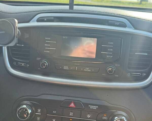 Белый Киа Соренто, объемом двигателя 2.4 л и пробегом 186 тыс. км за 14700 $, фото 11 на Automoto.ua