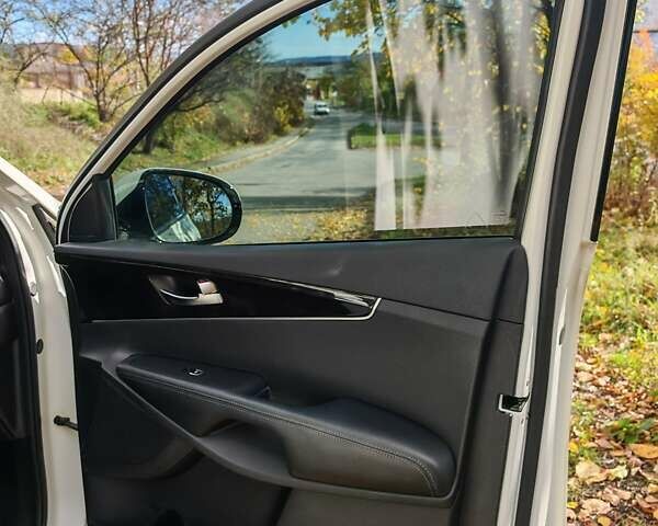 Киа Соренто 2015 в Могилев-Подольском на Automoto.ua Белый Киа Соренто, объемом двигателя 2.2 л и пробегом 214 тыс. км за 19300 $, фото 38 на Automoto.ua