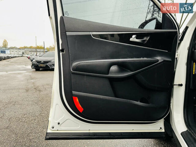 Киа Соренто 2015 в Харькове на Automoto.ua Белый Киа Соренто, объемом двигателя 2 л и пробегом 291 тыс. км за 17900 $, фото 13 на Automoto.ua
