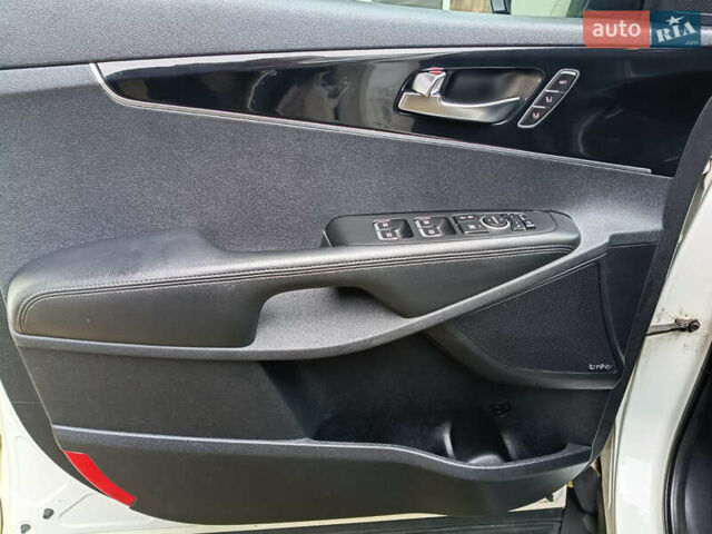 Білий Кіа Соренто, об'ємом двигуна 0 л та пробігом 220 тис. км за 19499 $, фото 30 на Automoto.ua