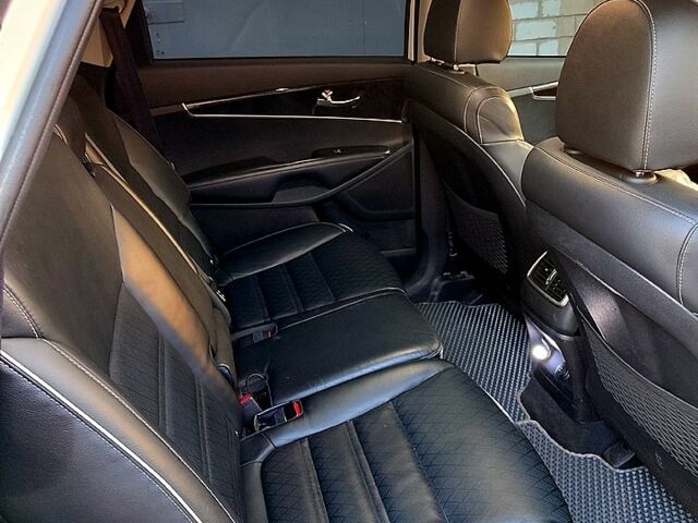 Білий Кіа Соренто, об'ємом двигуна 3.3 л та пробігом 240 тис. км за 15500 $, фото 3 на Automoto.ua