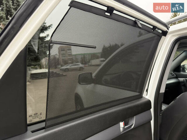 Білий Кіа Соренто, об'ємом двигуна 2.2 л та пробігом 175 тис. км за 16999 $, фото 41 на Automoto.ua