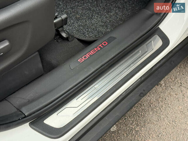 Білий Кіа Соренто, об'ємом двигуна 2.2 л та пробігом 175 тис. км за 17750 $, фото 52 на Automoto.ua