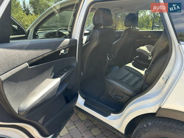 Білий Кіа Соренто, об'ємом двигуна 2 л та пробігом 119 тис. км за 16700 $, фото 18 на Automoto.ua