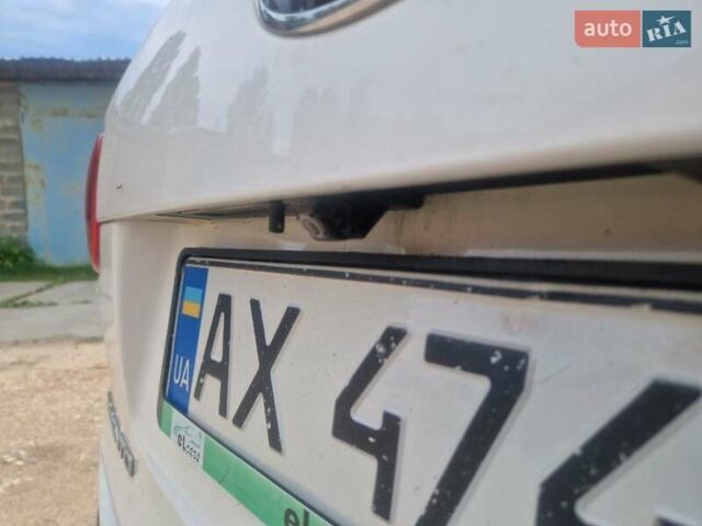 Білий Кіа Соренто, об'ємом двигуна 3.34 л та пробігом 236 тис. км за 14999 $, фото 5 на Automoto.ua