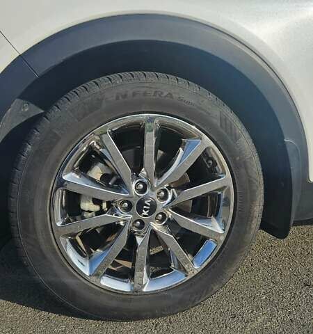 Білий Кіа Соренто, об'ємом двигуна 2.2 л та пробігом 216 тис. км за 19450 $, фото 17 на Automoto.ua