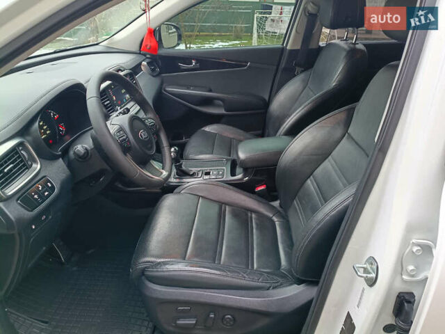 Білий Кіа Соренто, об'ємом двигуна 0 л та пробігом 220 тис. км за 19499 $, фото 29 на Automoto.ua