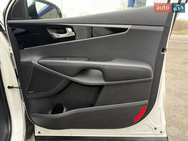 Білий Кіа Соренто, об'ємом двигуна 2.2 л та пробігом 135 тис. км за 24000 $, фото 35 на Automoto.ua