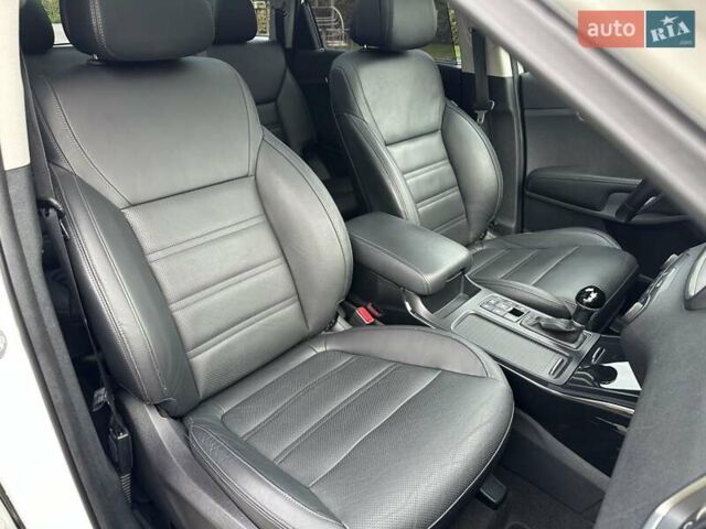 Кіа Соренто 2015 у Луцьку на Automoto.ua Білий Кіа Соренто, об'ємом двигуна 2.2 л та пробігом 150 тис. км за 23500 $, фото 68 на Automoto.ua