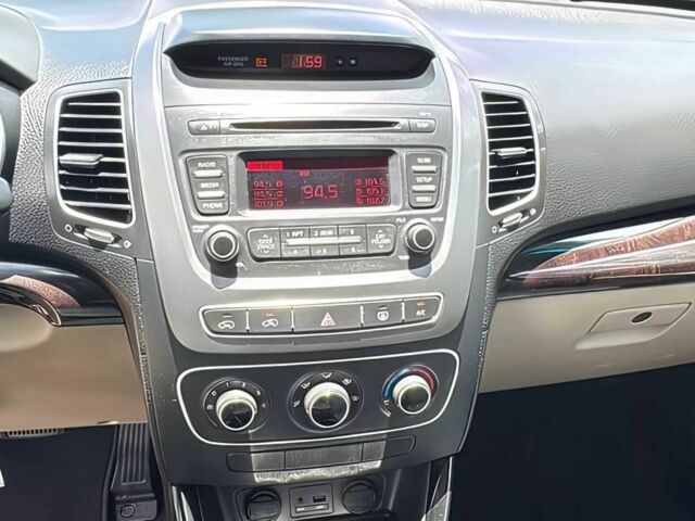 Белый Киа Соренто, объемом двигателя 2.4 л и пробегом 70 тыс. км за 3500 $, фото 10 на Automoto.ua