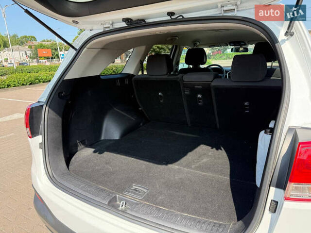 Белый Киа Соренто, объемом двигателя 2.35 л и пробегом 160 тыс. км за 14200 $, фото 11 на Automoto.ua