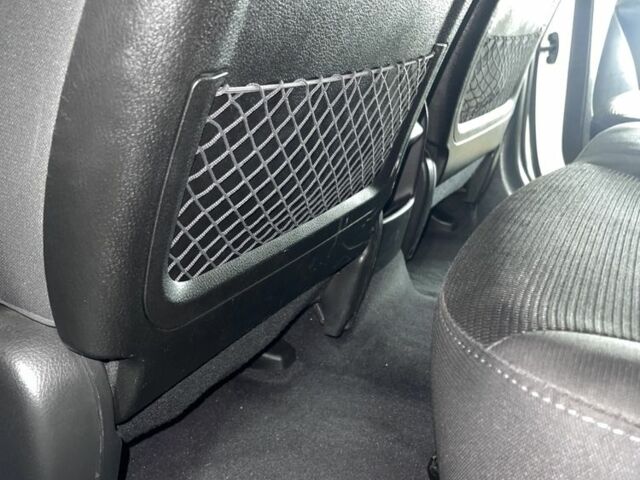 Белый Киа Соренто, объемом двигателя 2.4 л и пробегом 220 тыс. км за 13900 $, фото 12 на Automoto.ua