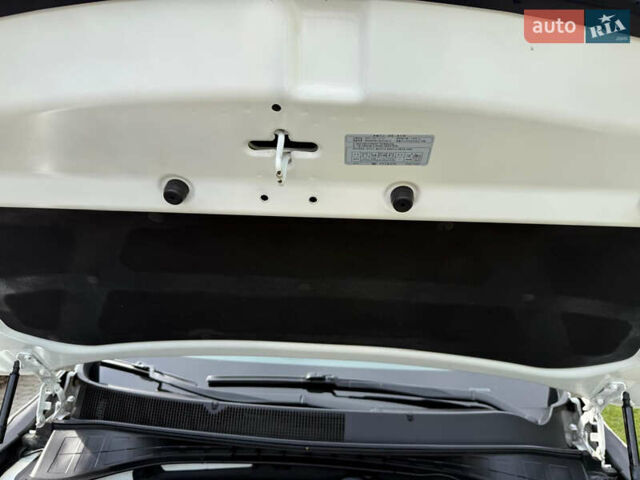 Киа Соренто 2015 в Львове на Automoto.ua Белый Киа Соренто, объемом двигателя 2 л и пробегом 164 тыс. км за 19100 $, фото 8 на Automoto.ua