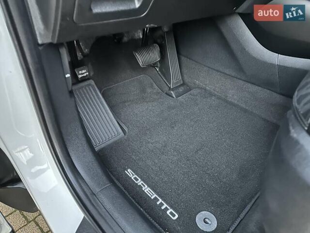 Белый Киа Соренто, объемом двигателя 2.2 л и пробегом 225 тыс. км за 19191 $, фото 129 на Automoto.ua