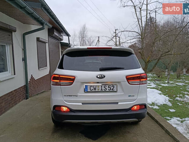 Білий Кіа Соренто, об'ємом двигуна 0 л та пробігом 220 тис. км за 19499 $, фото 11 на Automoto.ua
