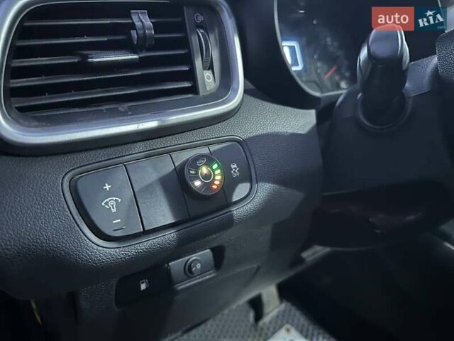 Білий Кіа Соренто, об'ємом двигуна 3.34 л та пробігом 236 тис. км за 14999 $, фото 12 на Automoto.ua