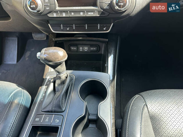 Білий Кіа Соренто, об'ємом двигуна 2 л та пробігом 119 тис. км за 16700 $, фото 12 на Automoto.ua