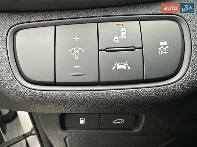 Кіа Соренто 2015 у Луцьку на Automoto.ua Білий Кіа Соренто, об'ємом двигуна 2.2 л та пробігом 150 тис. км за 23500 $, фото 45 на Automoto.ua