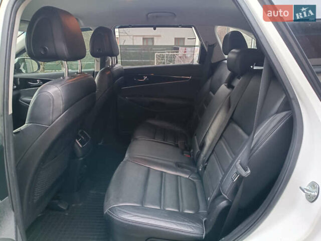 Білий Кіа Соренто, об'ємом двигуна 0 л та пробігом 220 тис. км за 19499 $, фото 32 на Automoto.ua