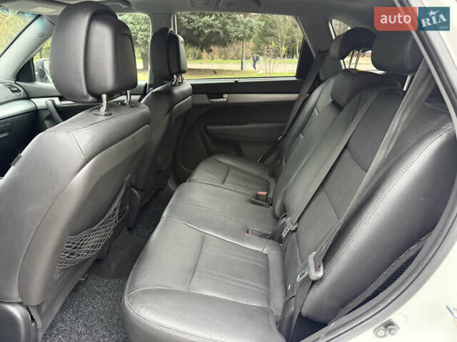 Білий Кіа Соренто, об'ємом двигуна 2.2 л та пробігом 175 тис. км за 17750 $, фото 40 на Automoto.ua