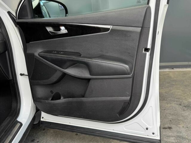 Белый Киа Соренто, объемом двигателя 2 л и пробегом 239 тыс. км за 12000 $, фото 21 на Automoto.ua