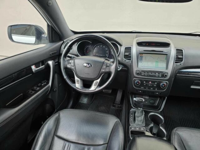 Белый Киа Соренто, объемом двигателя 3.3 л и пробегом 119 тыс. км за 3100 $, фото 10 на Automoto.ua