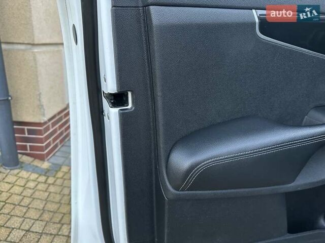 Белый Киа Соренто, объемом двигателя 2.2 л и пробегом 225 тыс. км за 19191 $, фото 94 на Automoto.ua