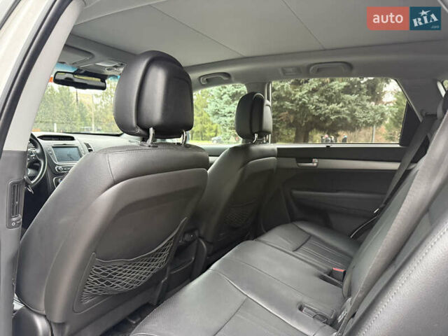 Білий Кіа Соренто, об'ємом двигуна 2.2 л та пробігом 175 тис. км за 17750 $, фото 39 на Automoto.ua