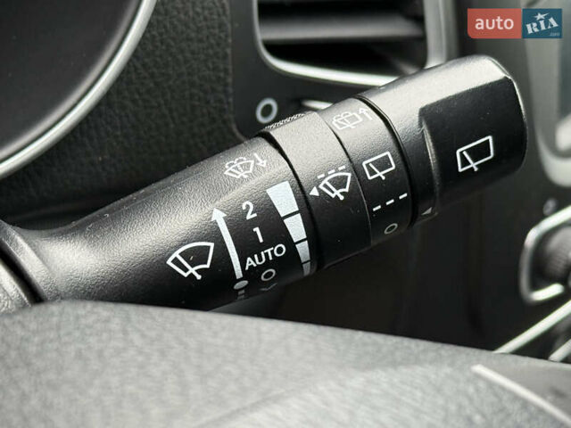 Білий Кіа Соренто, об'ємом двигуна 2.2 л та пробігом 175 тис. км за 17750 $, фото 69 на Automoto.ua