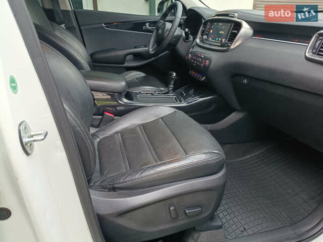 Білий Кіа Соренто, об'ємом двигуна 0 л та пробігом 220 тис. км за 19499 $, фото 20 на Automoto.ua