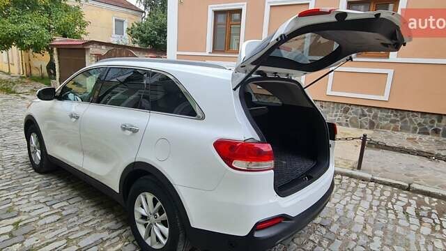 Белый Киа Соренто, объемом двигателя 2.4 л и пробегом 165 тыс. км за 17909 $, фото 4 на Automoto.ua