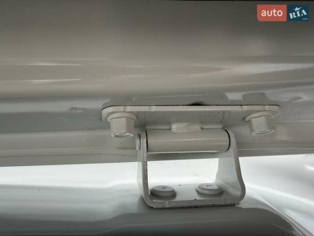 Білий Кіа Соренто, об'ємом двигуна 2.2 л та пробігом 145 тис. км за 22500 $, фото 28 на Automoto.ua