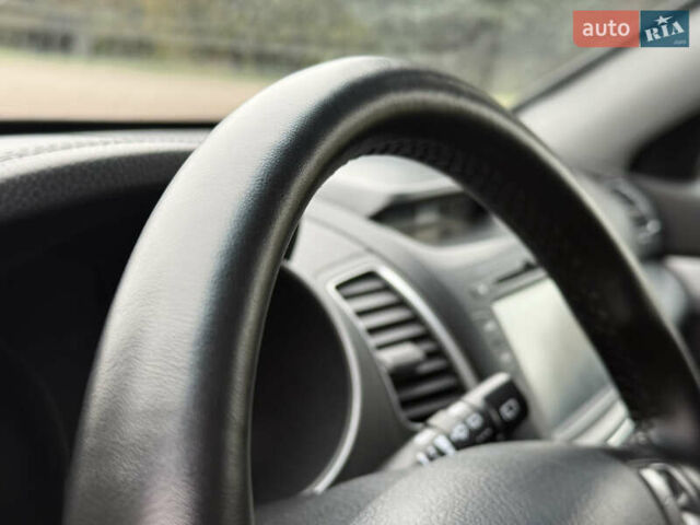 Білий Кіа Соренто, об'ємом двигуна 2.2 л та пробігом 175 тис. км за 17750 $, фото 35 на Automoto.ua