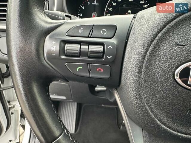 Кіа Соренто 2015 у Луцьку на Automoto.ua Білий Кіа Соренто, об'ємом двигуна 2.2 л та пробігом 150 тис. км за 23500 $, фото 38 на Automoto.ua