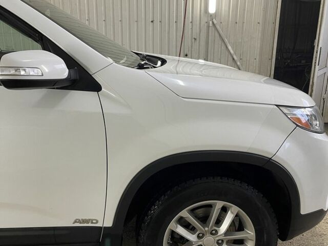 Белый Киа Соренто, объемом двигателя 2.4 л и пробегом 220 тыс. км за 13900 $, фото 3 на Automoto.ua