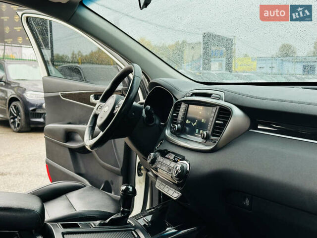 Киа Соренто 2015 в Харькове на Automoto.ua Белый Киа Соренто, объемом двигателя 2 л и пробегом 291 тыс. км за 17900 $, фото 22 на Automoto.ua