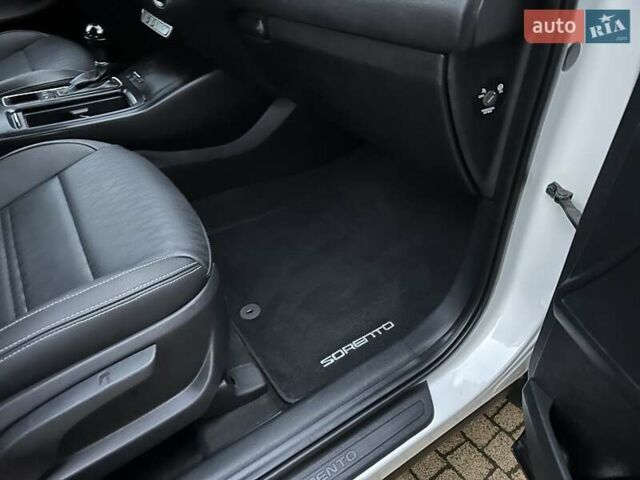 Белый Киа Соренто, объемом двигателя 2.2 л и пробегом 225 тыс. км за 19191 $, фото 164 на Automoto.ua