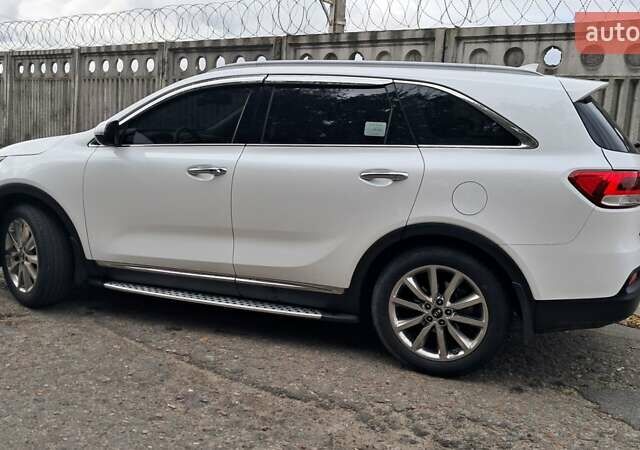 Киа Соренто 2015 в Киеве на Automoto.ua Белый Киа Соренто, объемом двигателя 2 л и пробегом 179 тыс. км за 21900 $, фото 1 на Automoto.ua