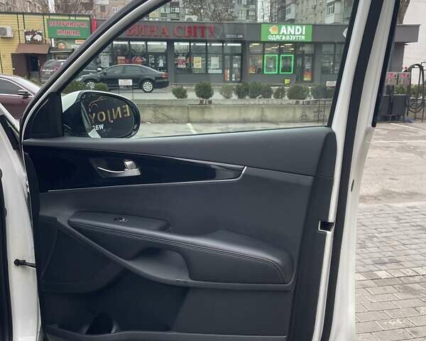 Белый Киа Соренто, объемом двигателя 2.2 л и пробегом 89 тыс. км за 22000 $, фото 8 на Automoto.ua