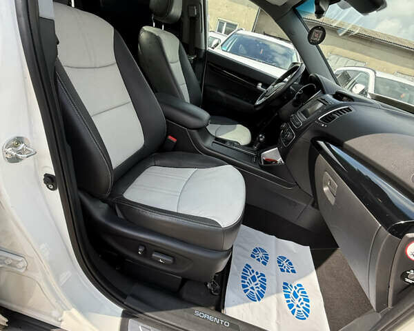 Киа Соренто 2015 в Ивано-Франковске на Automoto.ua Белый Киа Соренто, объемом двигателя 2.2 л и пробегом 169 тыс. км за 19499 $, фото 30 на Automoto.ua